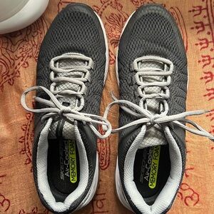 Mens Skechers memory foam, size 9.5